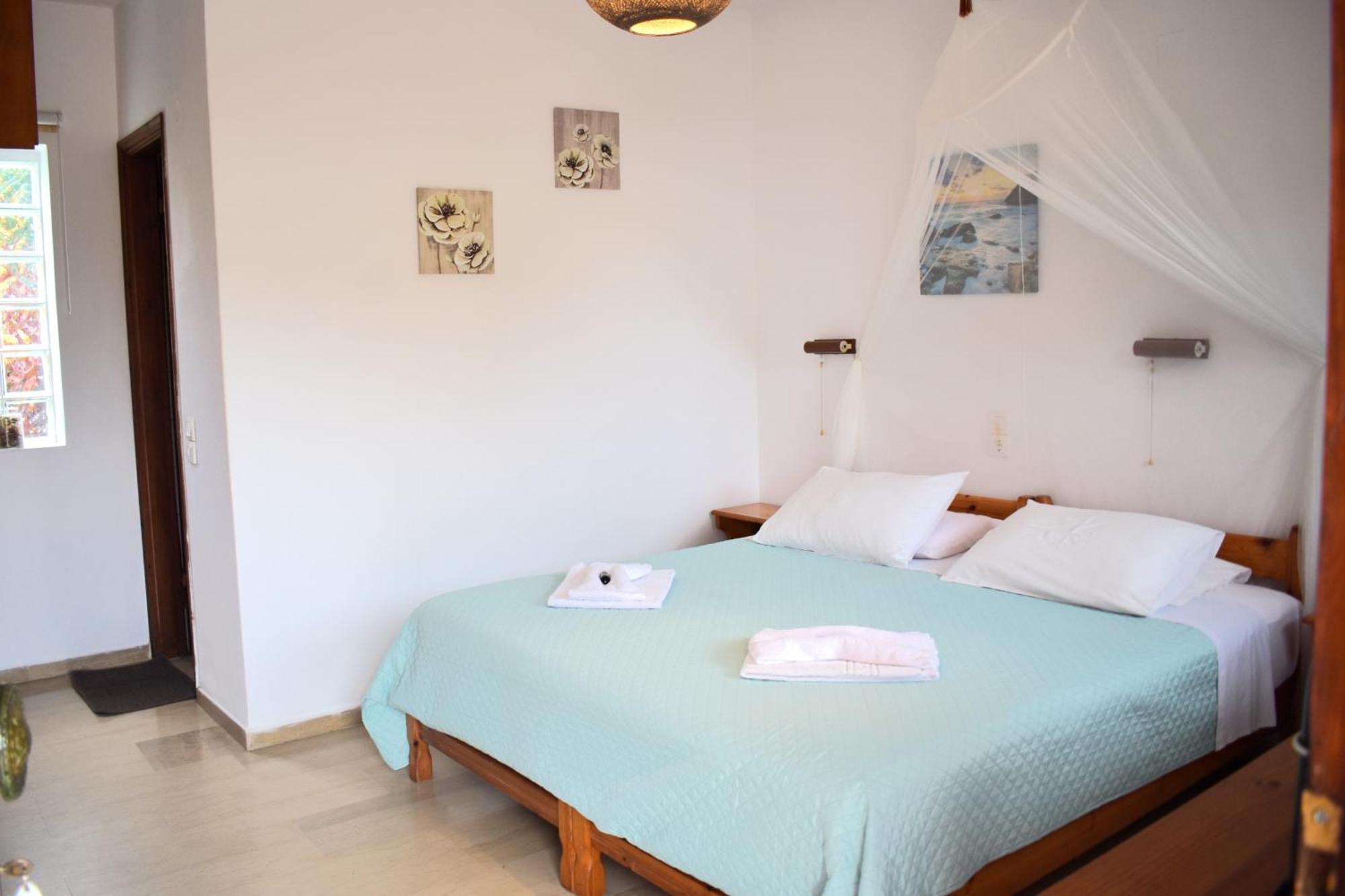 Kostas Apartments & Studios Agios Georgios Pagon Exterior foto