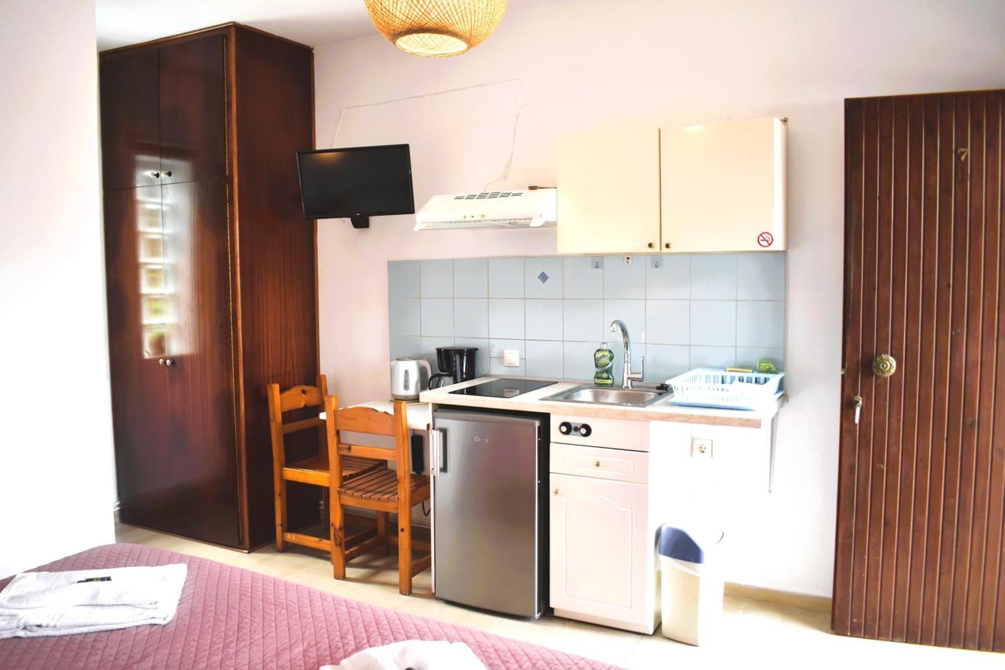 Kostas Apartments & Studios Agios Georgios Pagon Exterior foto