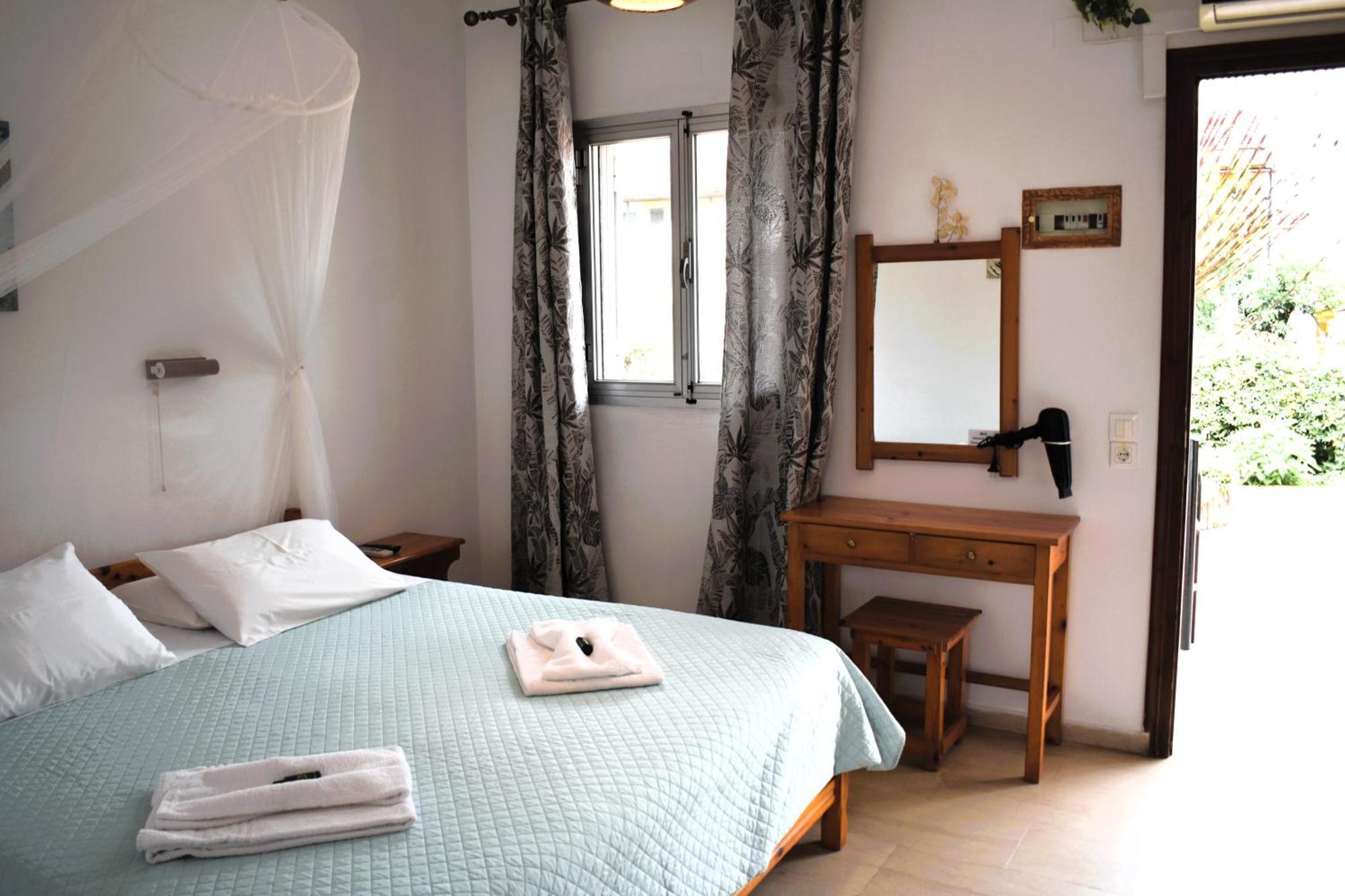 Kostas Apartments & Studios Agios Georgios Pagon Exterior foto
