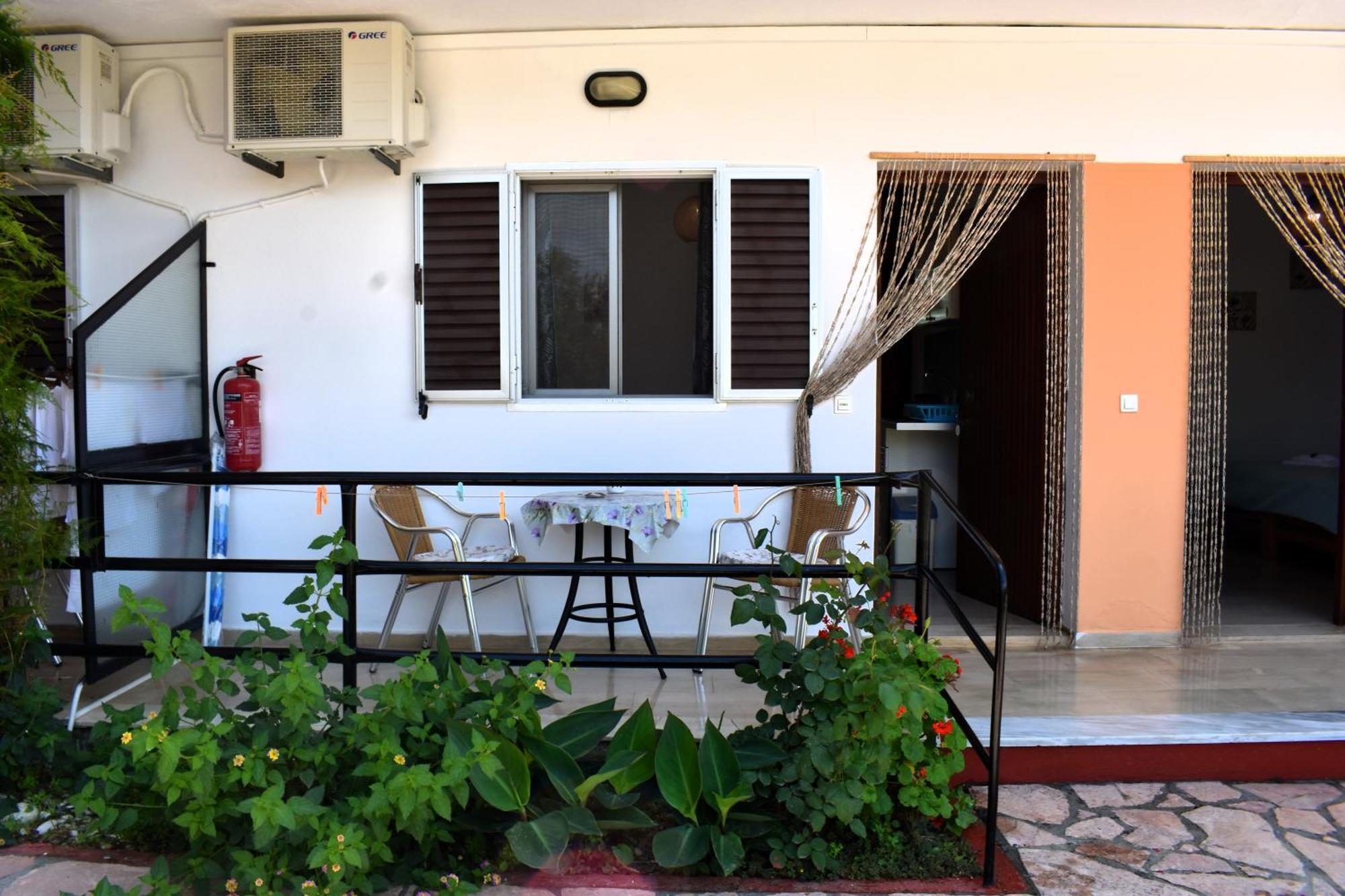 Kostas Apartments & Studios Agios Georgios Pagon Exterior foto