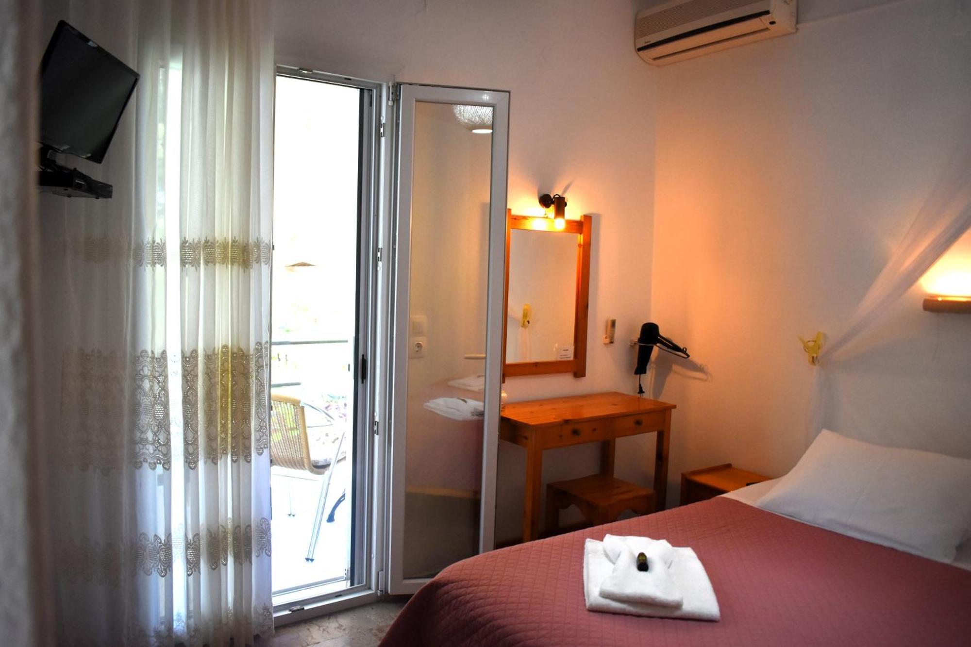 Kostas Apartments & Studios Agios Georgios Pagon Exterior foto