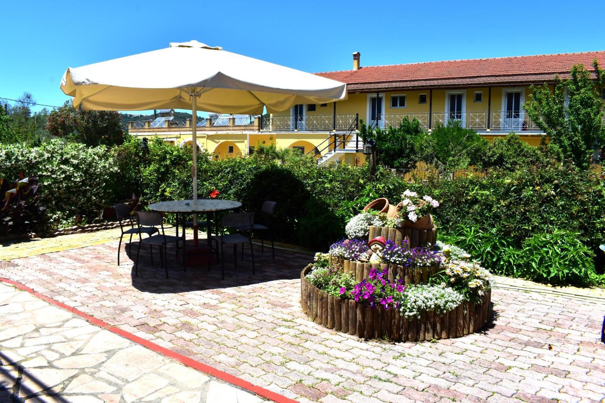Kostas Apartments & Studios Agios Georgios Pagon Exterior foto