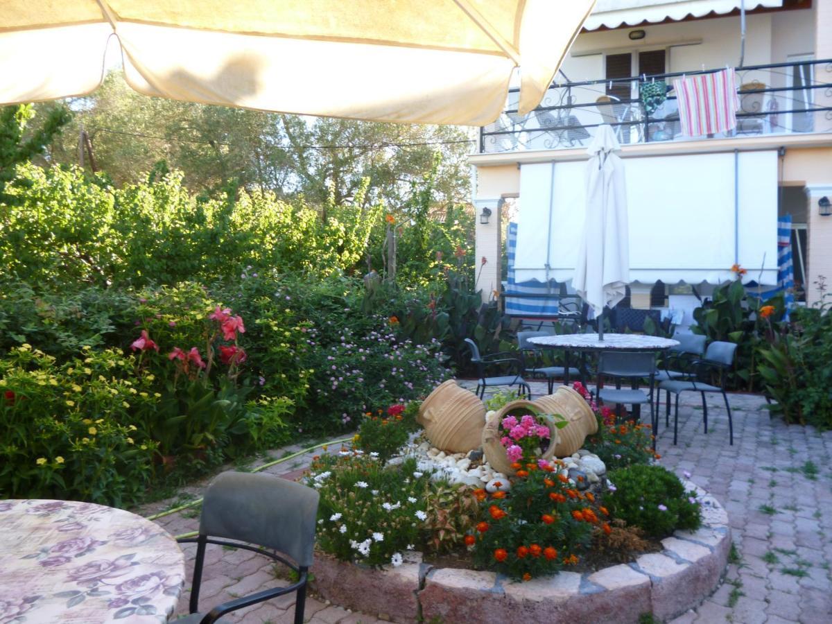 Kostas Apartments & Studios Agios Georgios Pagon Exterior foto
