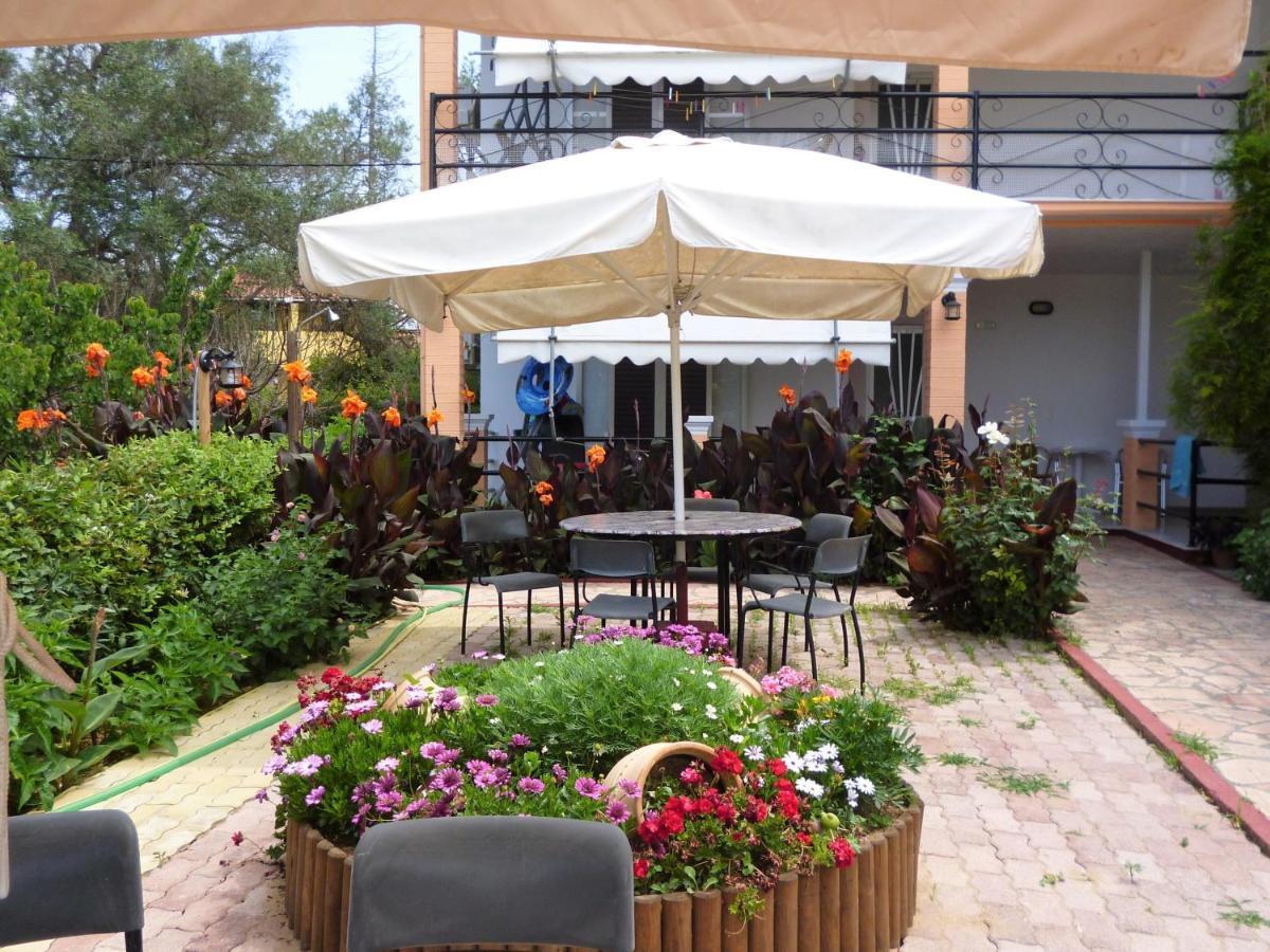 Kostas Apartments & Studios Agios Georgios Pagon Exterior foto