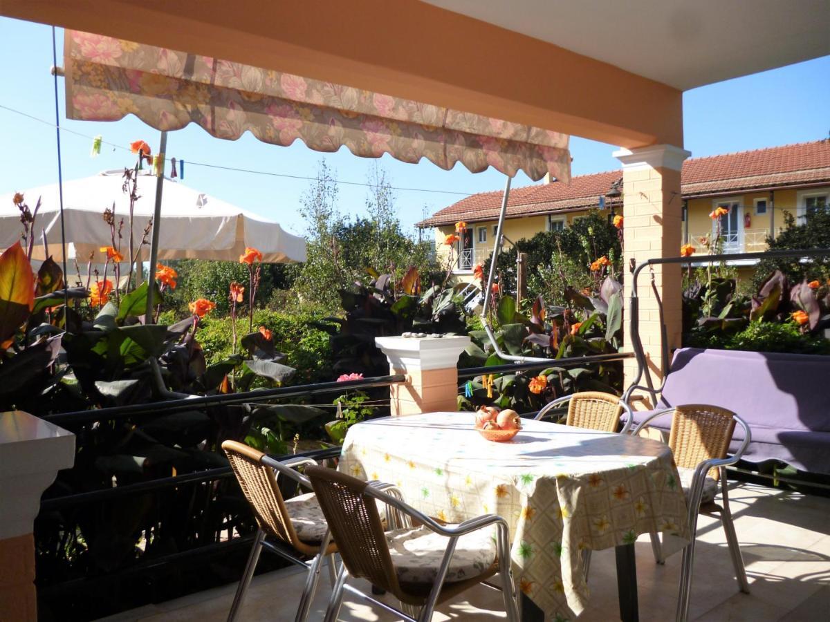 Kostas Apartments & Studios Agios Georgios Pagon Exterior foto